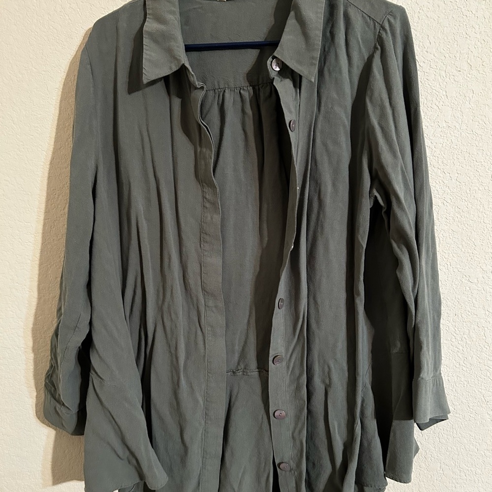 Soft Surroundings Olive Green Women's Button-Down Shirt Flowy Lagen Look
